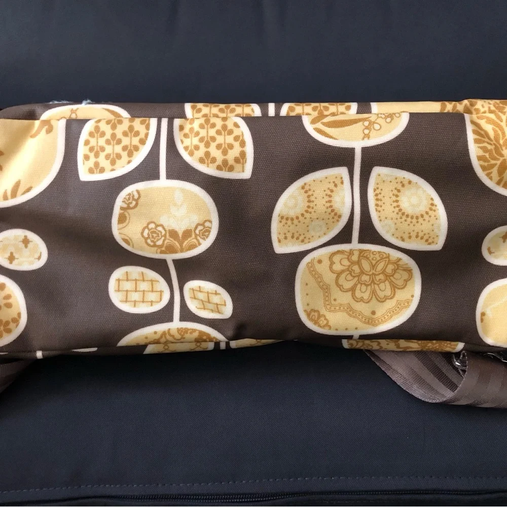 Petunia Pickle Bottom straps but was